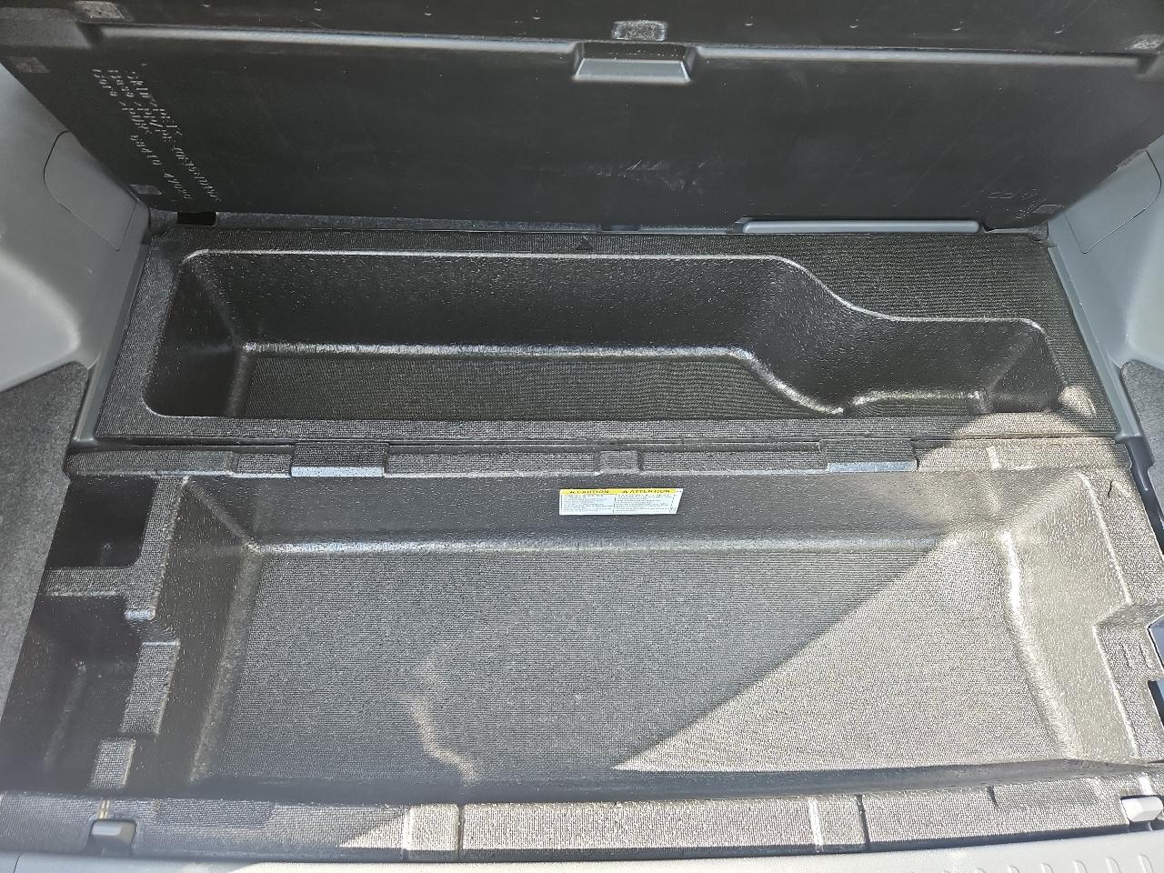 Toyota Prius V 5dr Wgn Three (Natl) 2014
