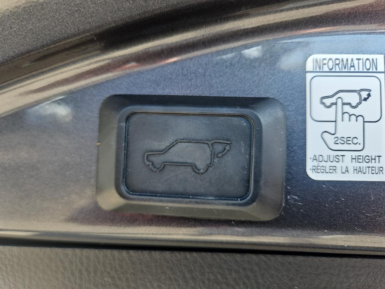 Toyota RAV4 Adventure AWD (Natl) 2018