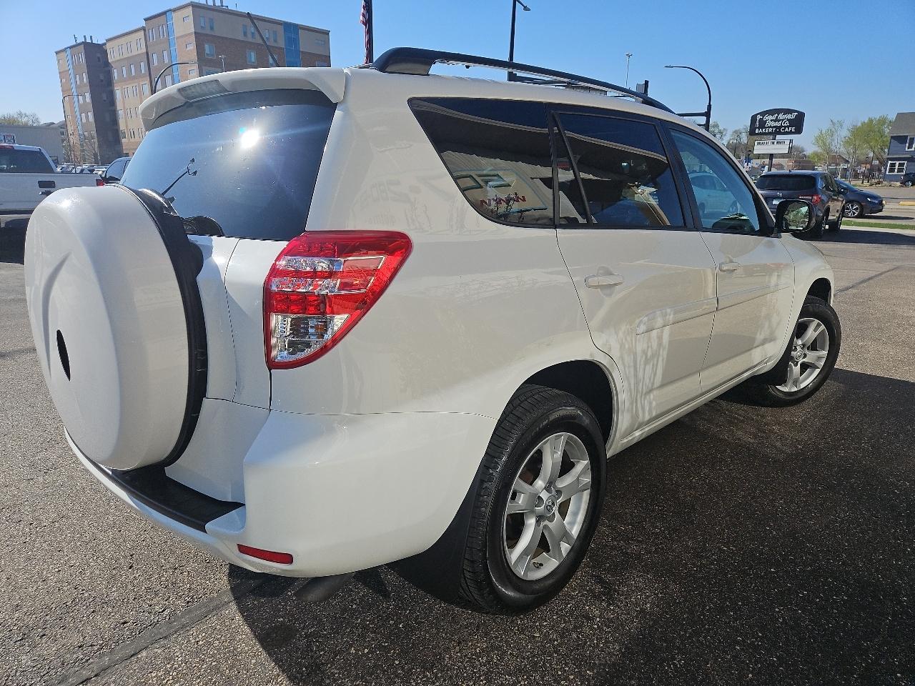 Toyota RAV4 FWD 4dr I4 (Natl) 2012