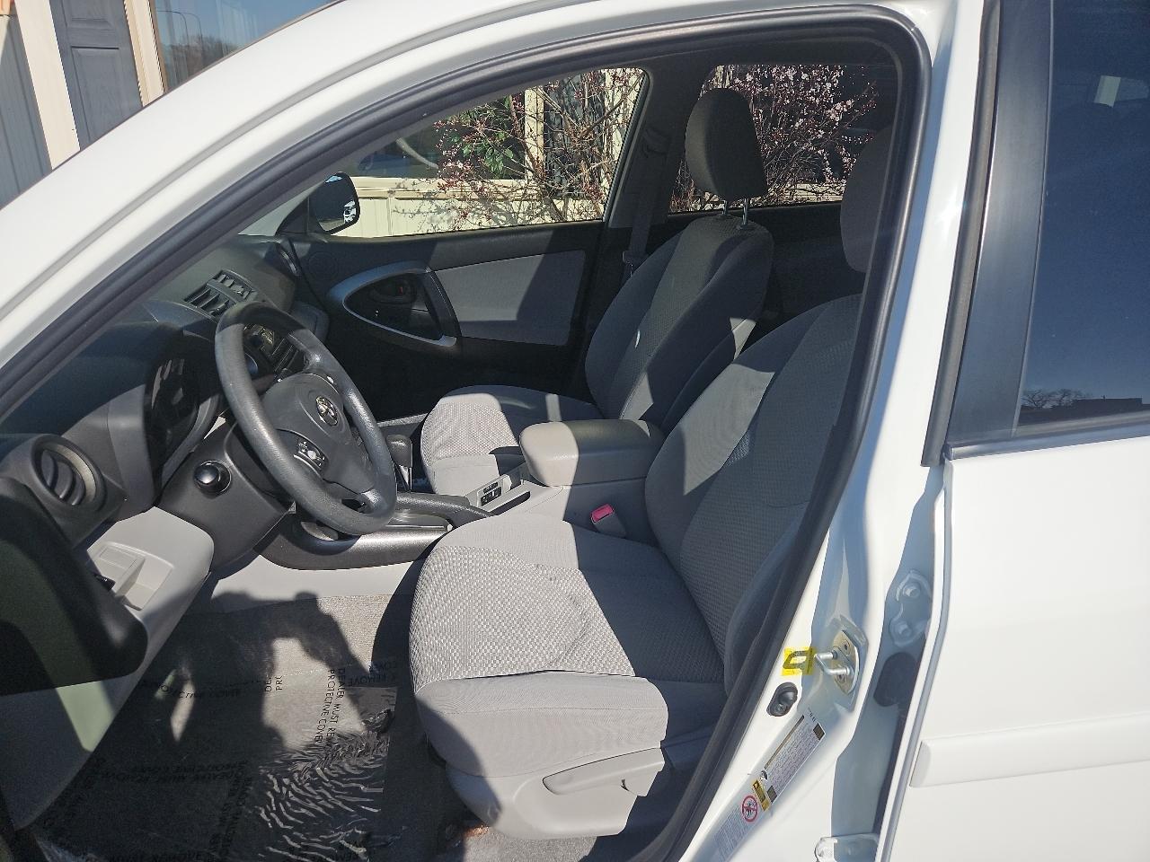 Toyota RAV4 FWD 4dr I4 (Natl) 2012