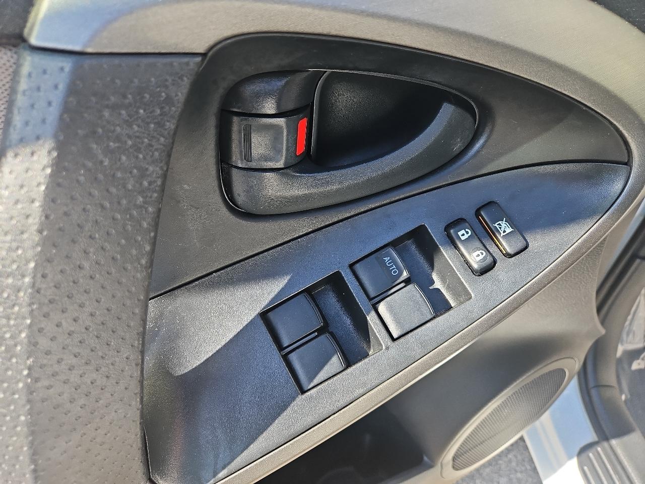 Toyota RAV4 FWD 4dr I4 (Natl) 2012