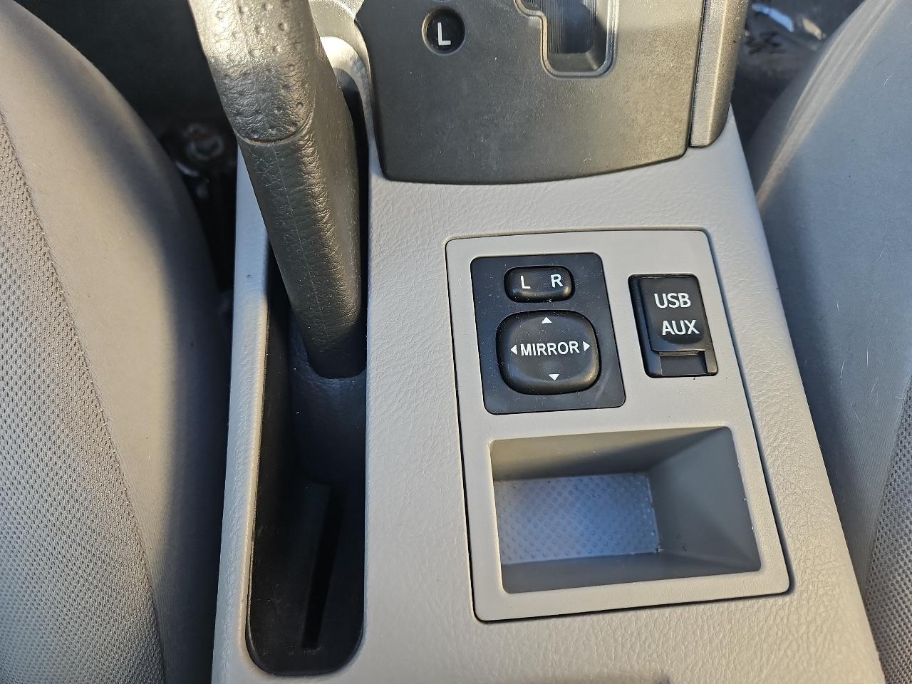 Toyota RAV4 FWD 4dr I4 (Natl) 2012