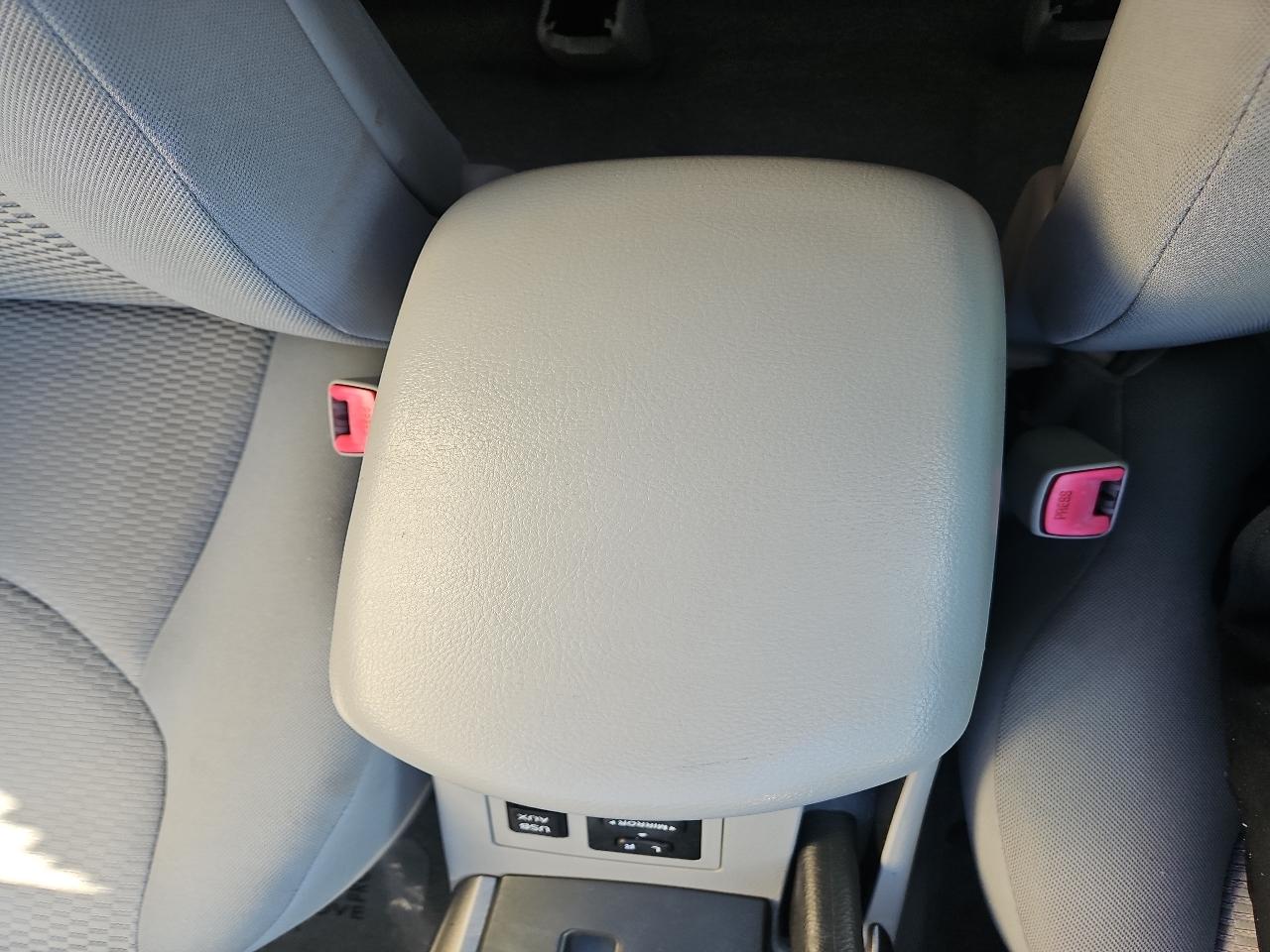 Toyota RAV4 FWD 4dr I4 (Natl) 2012