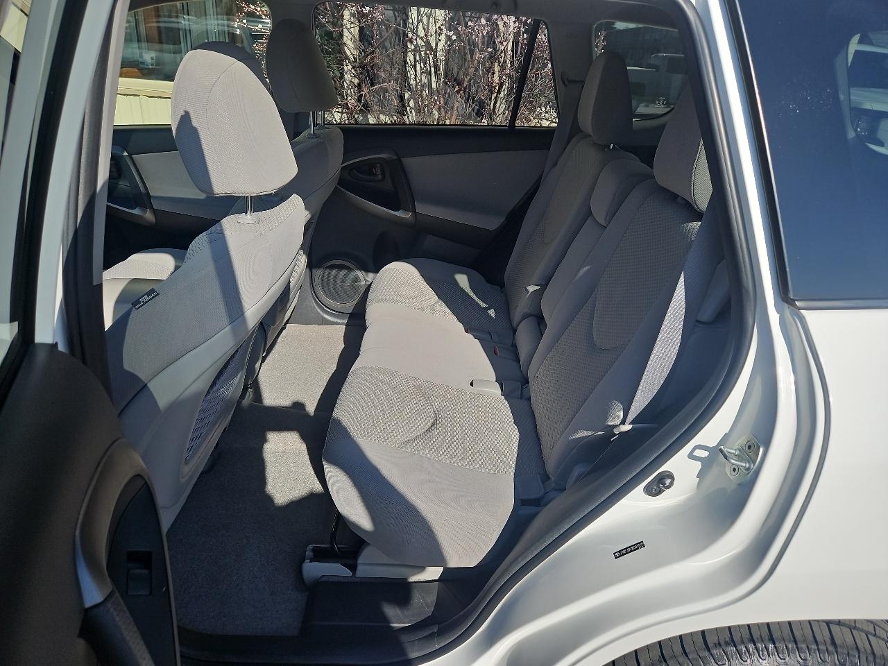 Toyota RAV4 FWD 4dr I4 (Natl) 2012