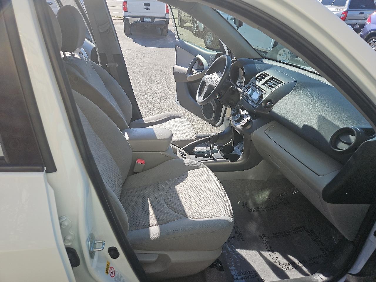 Toyota RAV4 FWD 4dr I4 (Natl) 2012