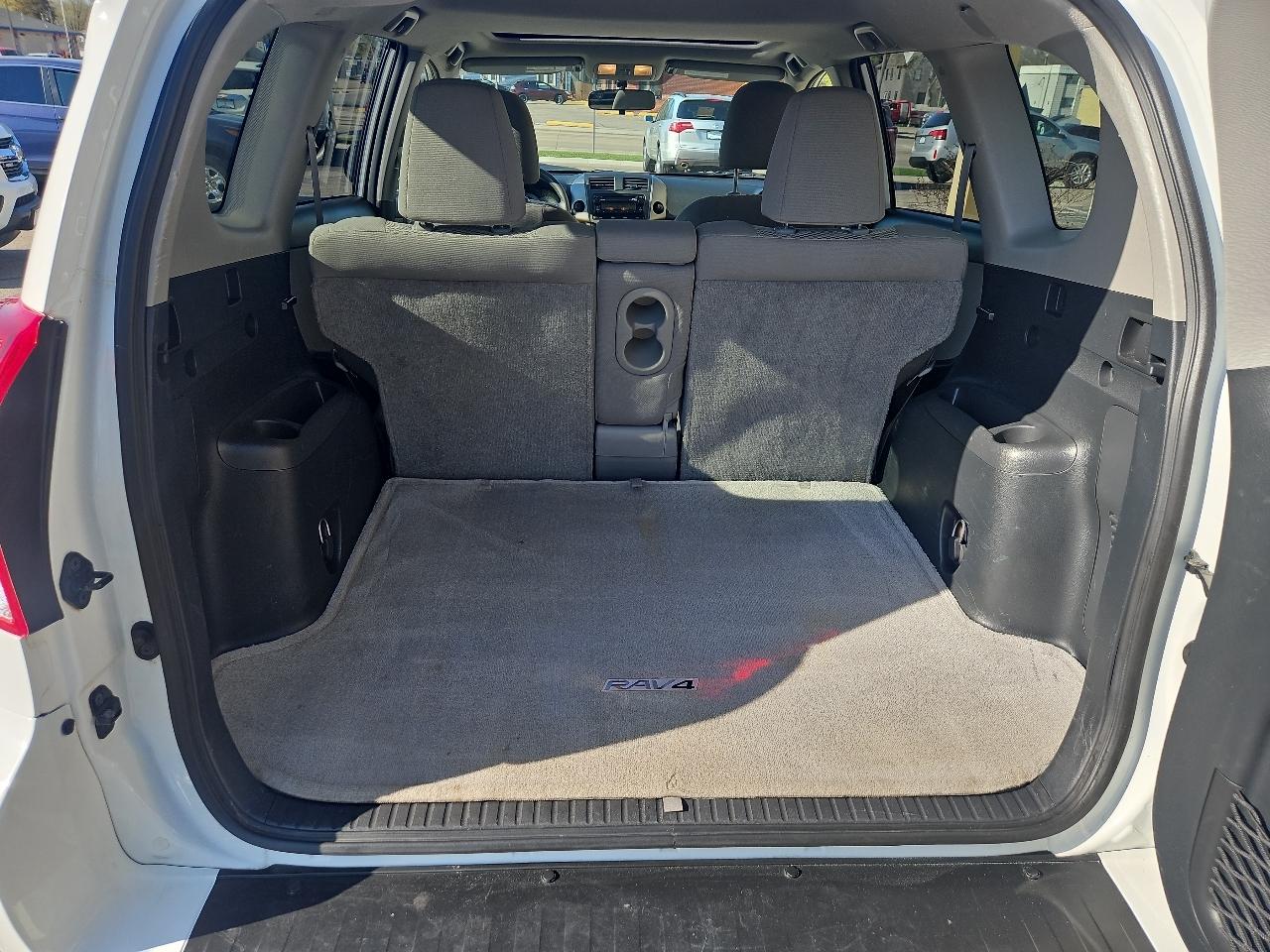 Toyota RAV4 FWD 4dr I4 (Natl) 2012