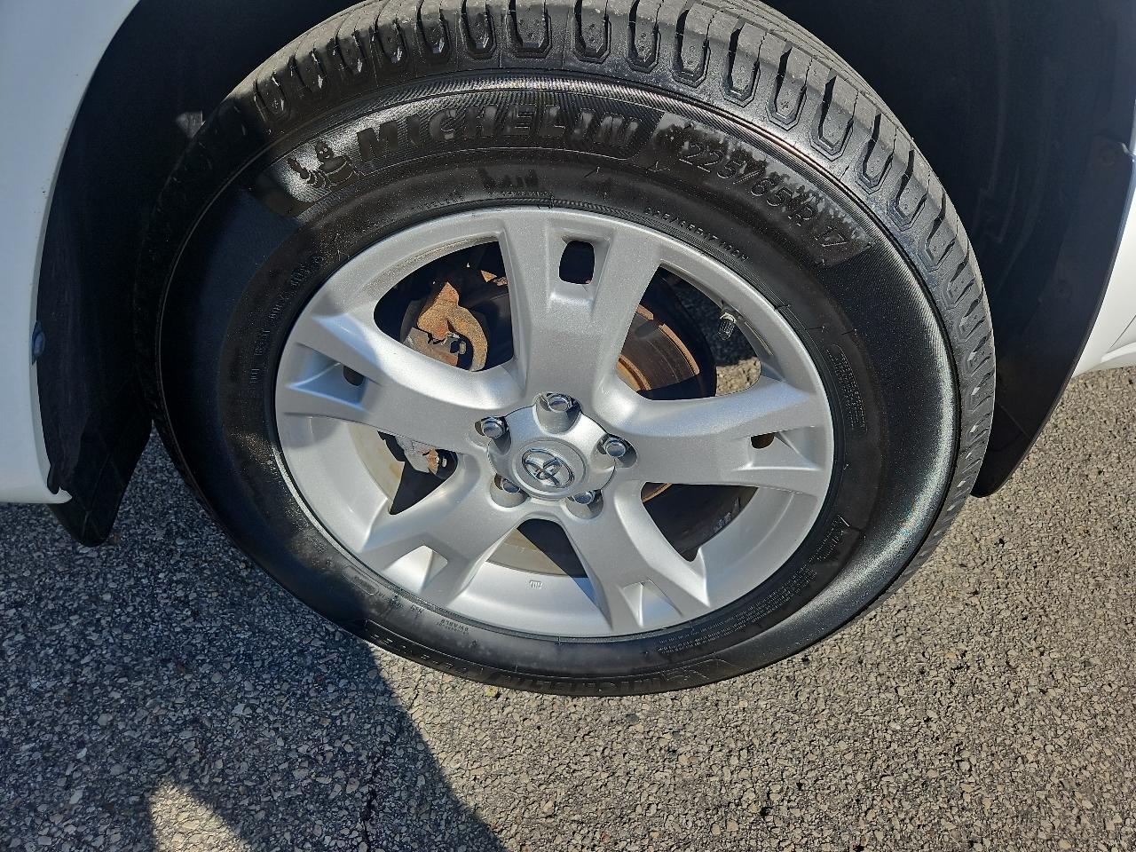 Toyota RAV4 FWD 4dr I4 (Natl) 2012
