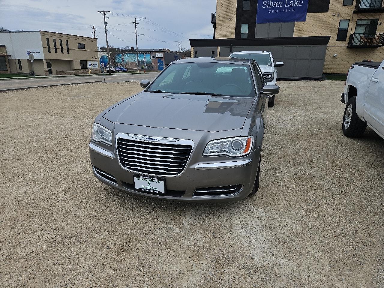 2014 Chrysler 300 4dr Sdn RWD