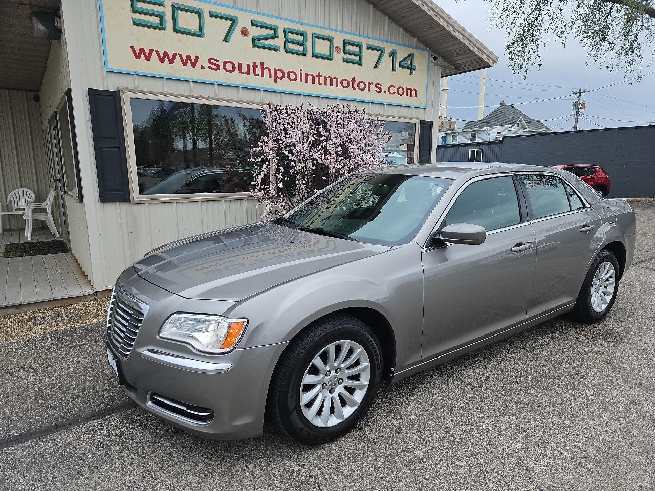 2014 Chrysler 300 4dr Sdn RWD