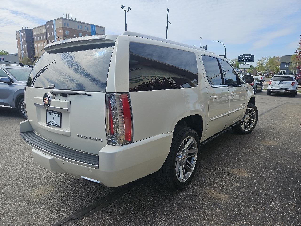 Cadillac Escalade ESV AWD 4dr Premium 2014