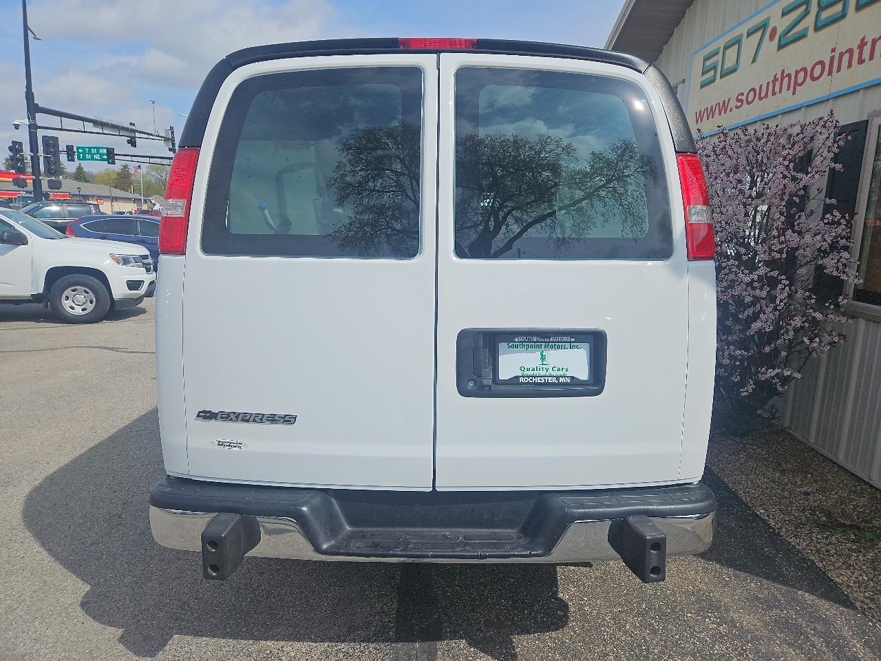 Chevrolet Express Cargo Van RWD 2500 135" 2018