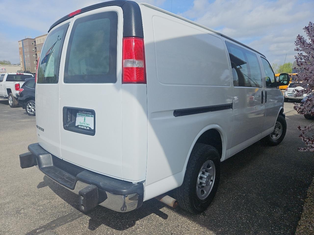 Chevrolet Express Cargo Van RWD 2500 135" 2018