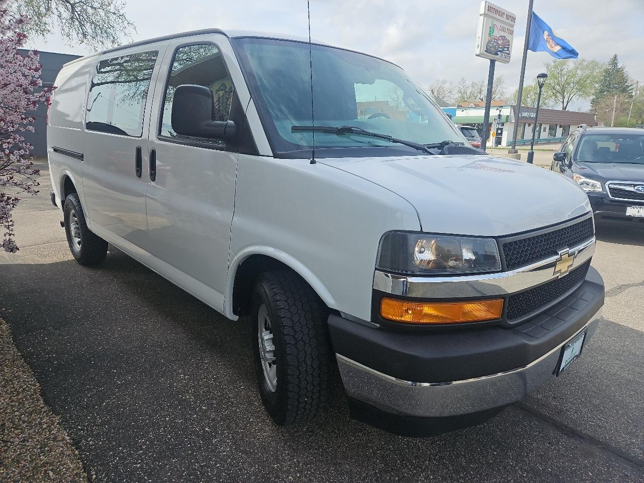 Chevrolet Express Cargo Van RWD 2500 135" 2018