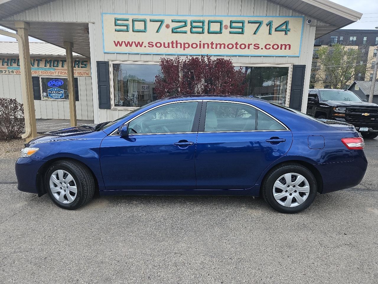 Toyota Camry 4dr Sdn I4 Man LE (Natl) 2011