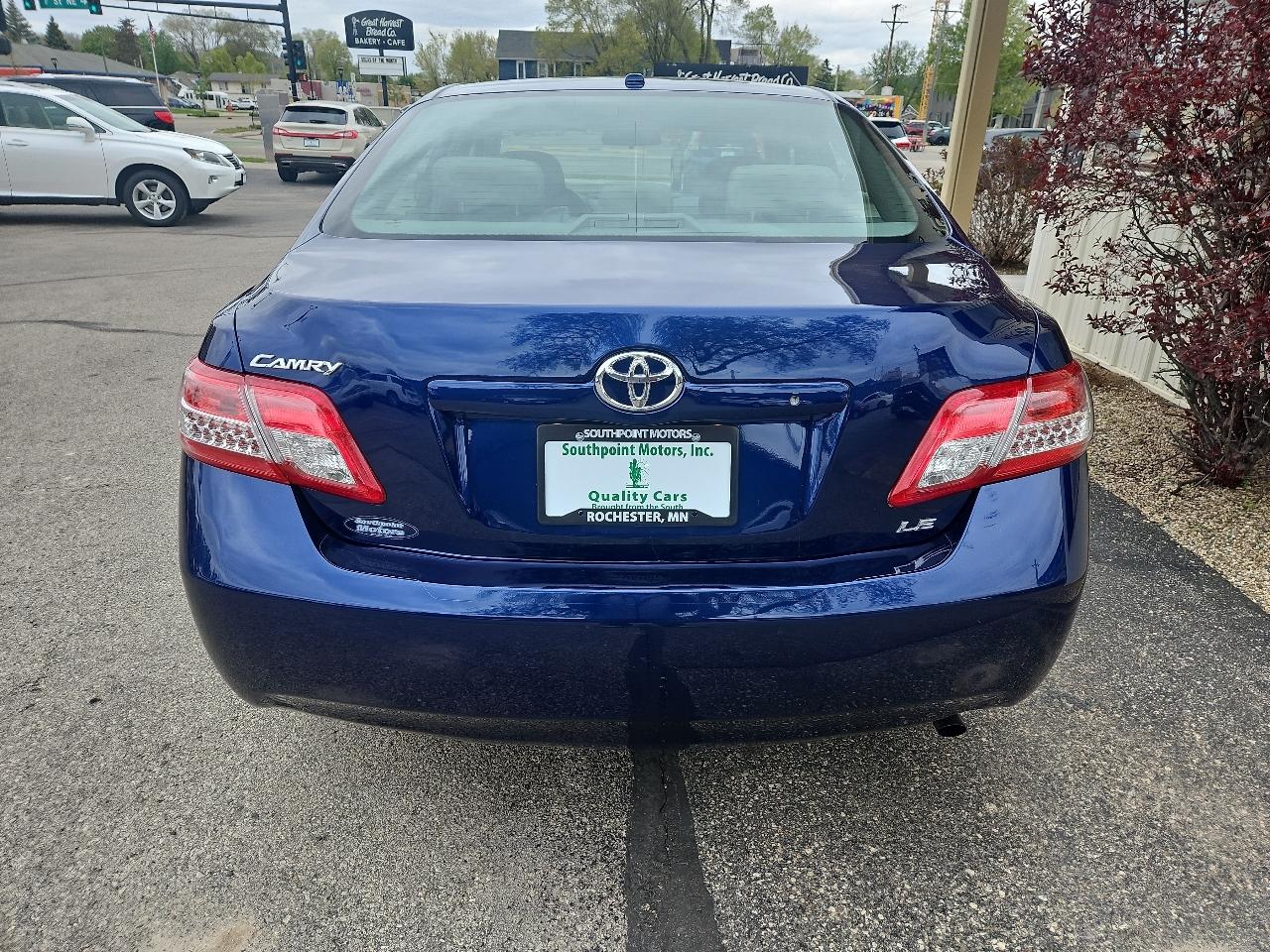 Toyota Camry 4dr Sdn I4 Man LE (Natl) 2011