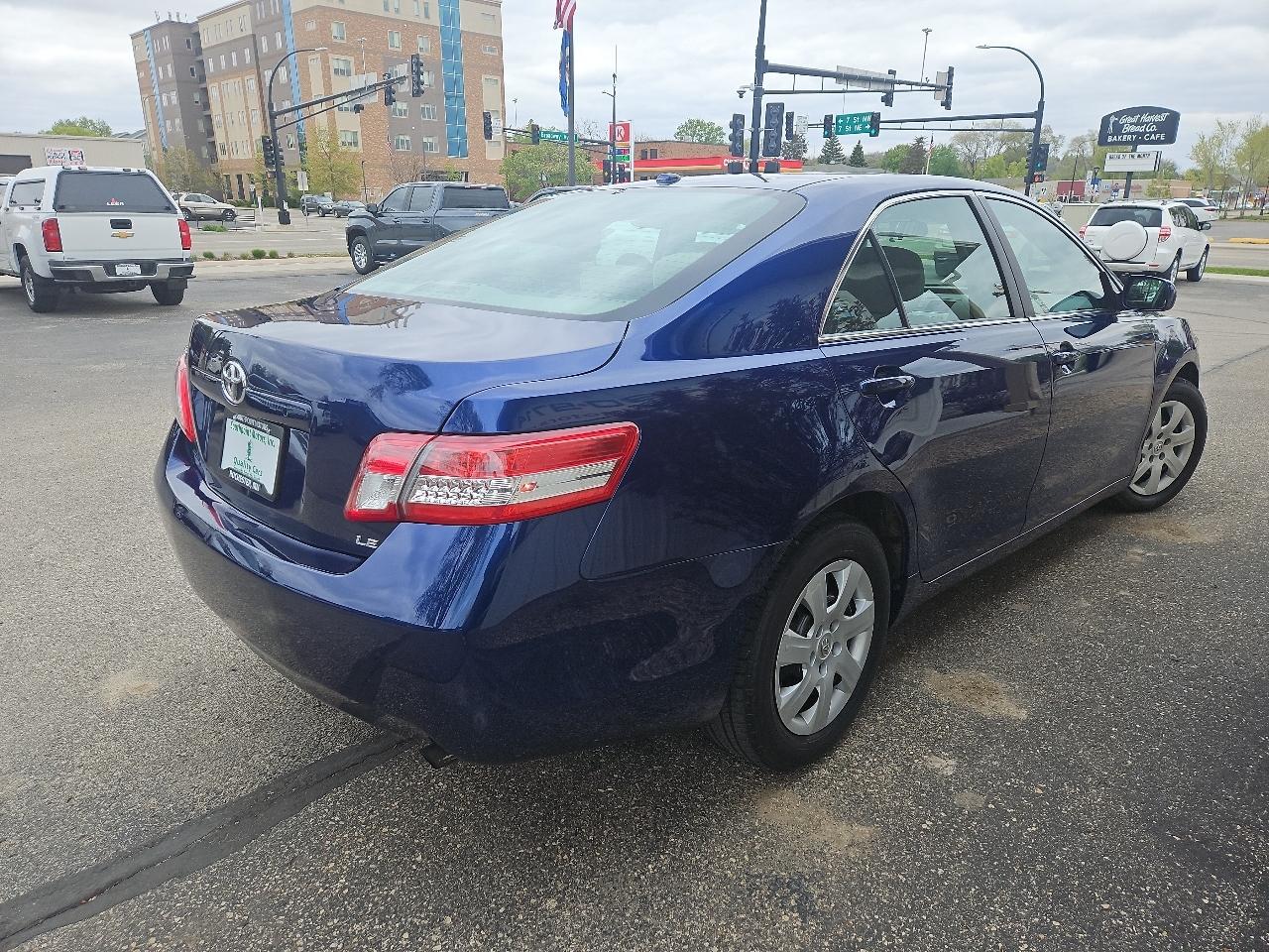 Toyota Camry 4dr Sdn I4 Man LE (Natl) 2011