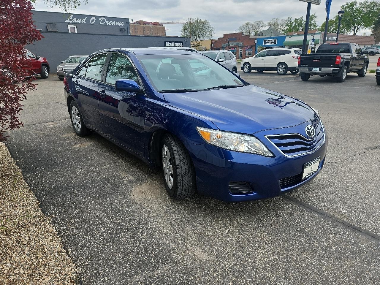 Toyota Camry 4dr Sdn I4 Man LE (Natl) 2011