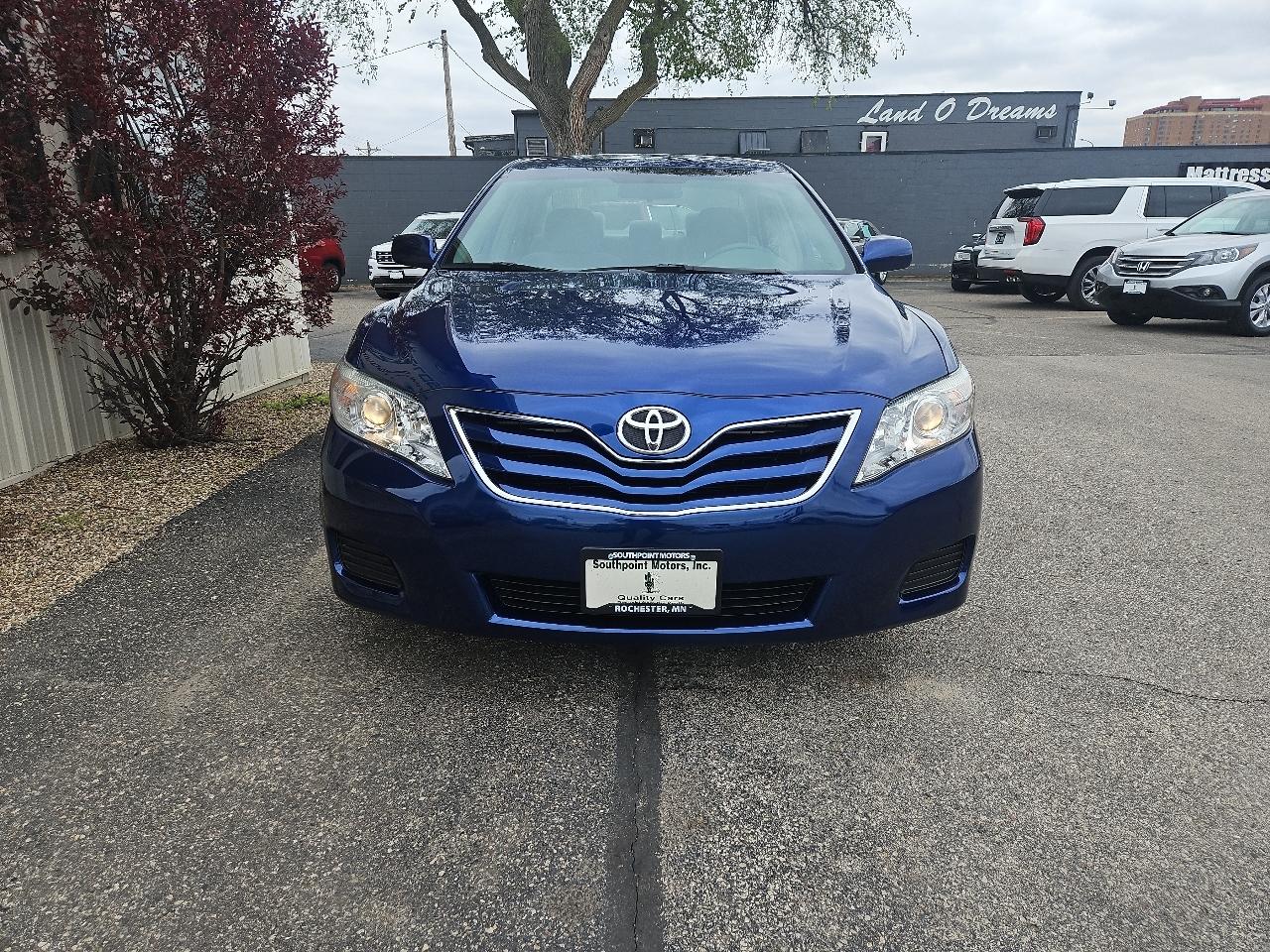 Toyota Camry 4dr Sdn I4 Man LE (Natl) 2011
