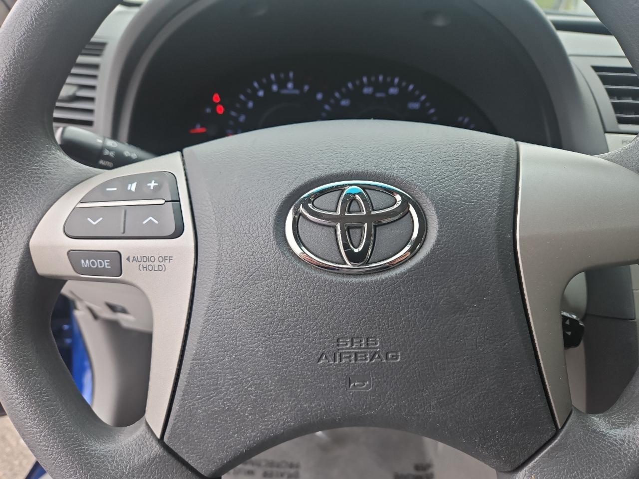 Toyota Camry 4dr Sdn I4 Man LE (Natl) 2011