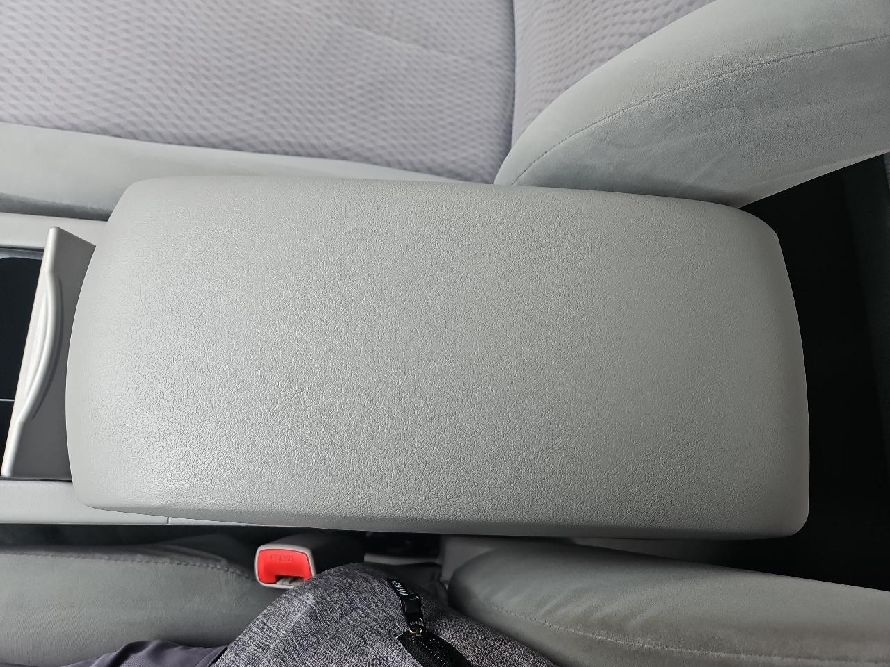Toyota Camry 4dr Sdn I4 Man LE (Natl) 2011