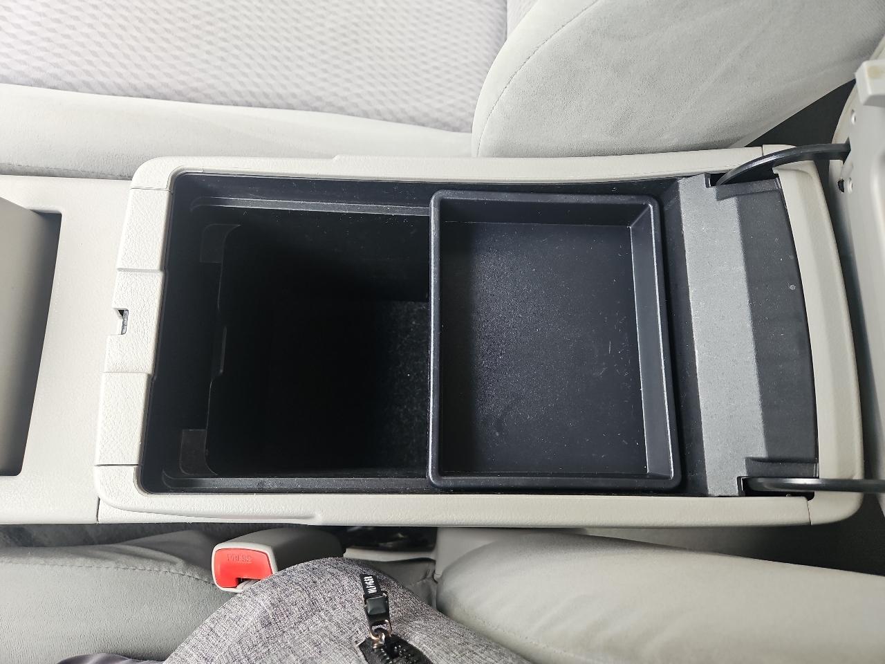 Toyota Camry 4dr Sdn I4 Man LE (Natl) 2011