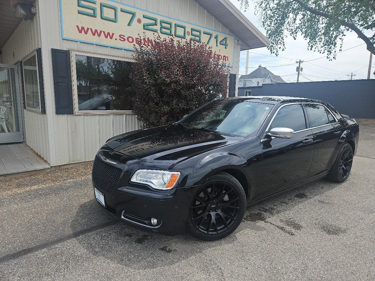 2012 Chrysler 300 4dr Sdn V8 300C Luxury Series RWD