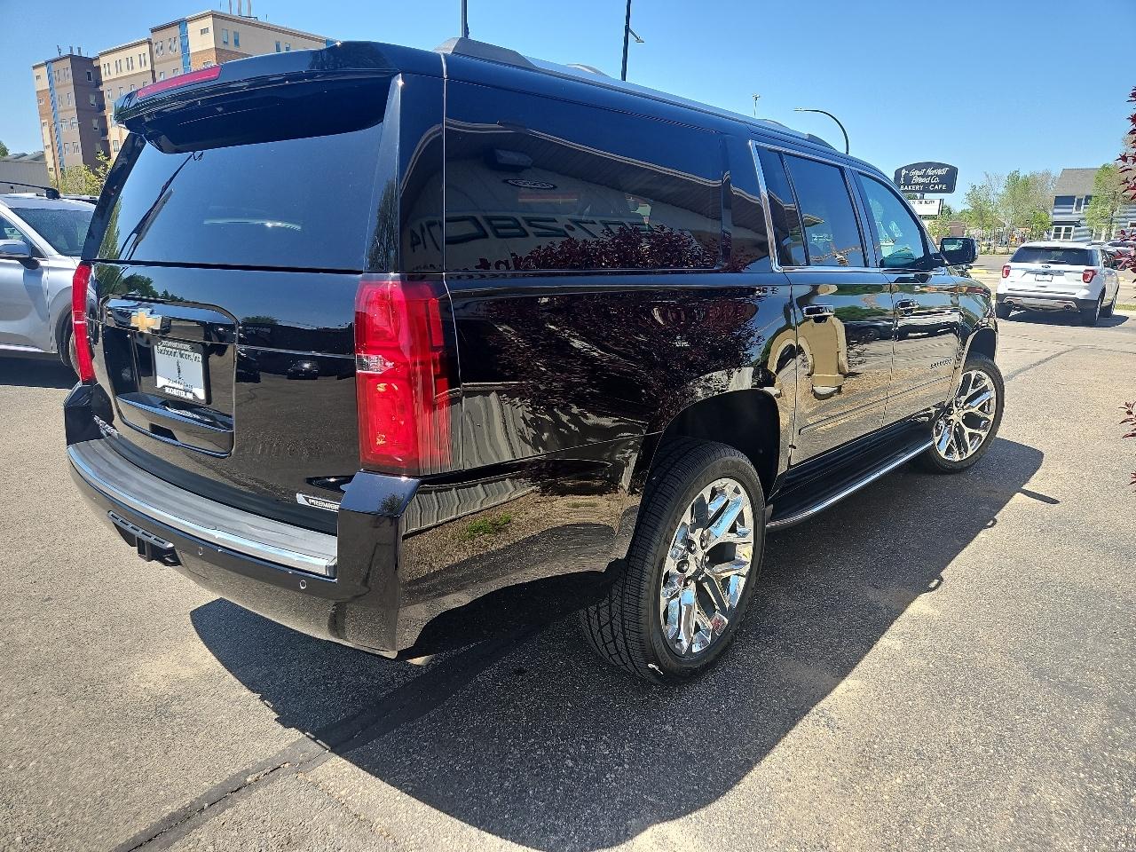 Chevrolet Suburban 4WD 4dr 1500 Premier 2018