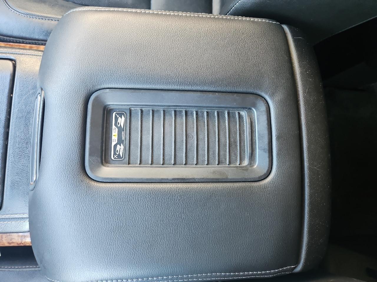 Chevrolet Suburban 4WD 4dr 1500 Premier 2018
