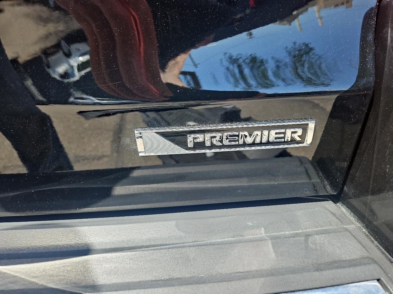 Chevrolet Suburban 4WD 4dr 1500 Premier 2018