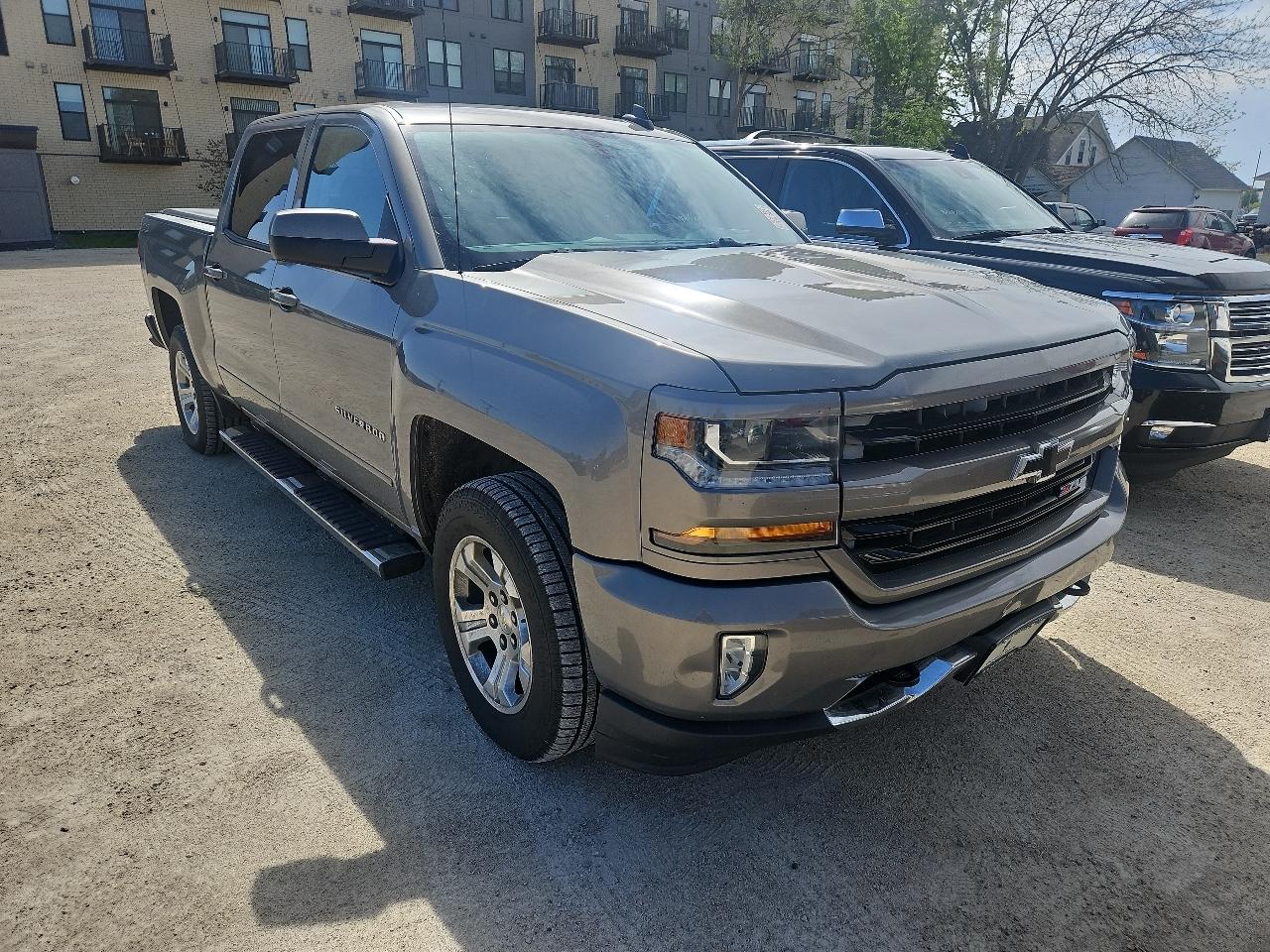 Chevrolet Silverado 1500 4WD Crew Cab 143.5" LT w/2LT 2017