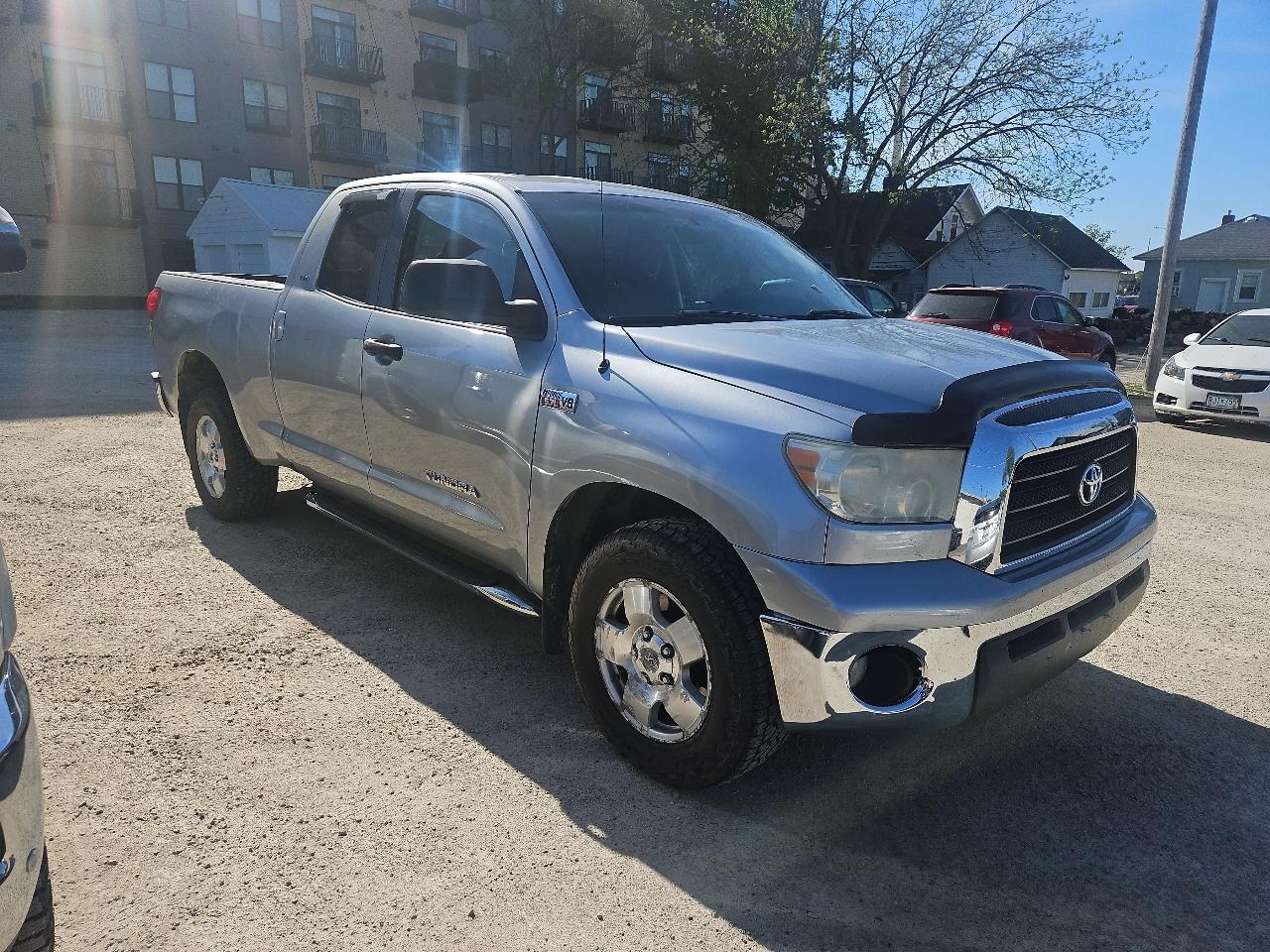 Toyota Tundra 4WD Double 145.7" 5.7L V8 SR5 (Natl 2007