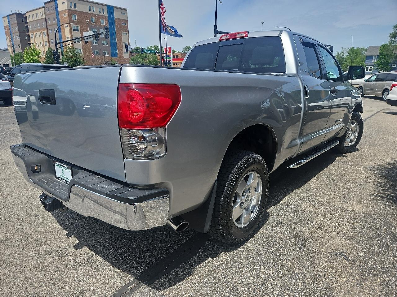 Toyota Tundra 4WD Double 145.7" 5.7L V8 SR5 (Natl 2007