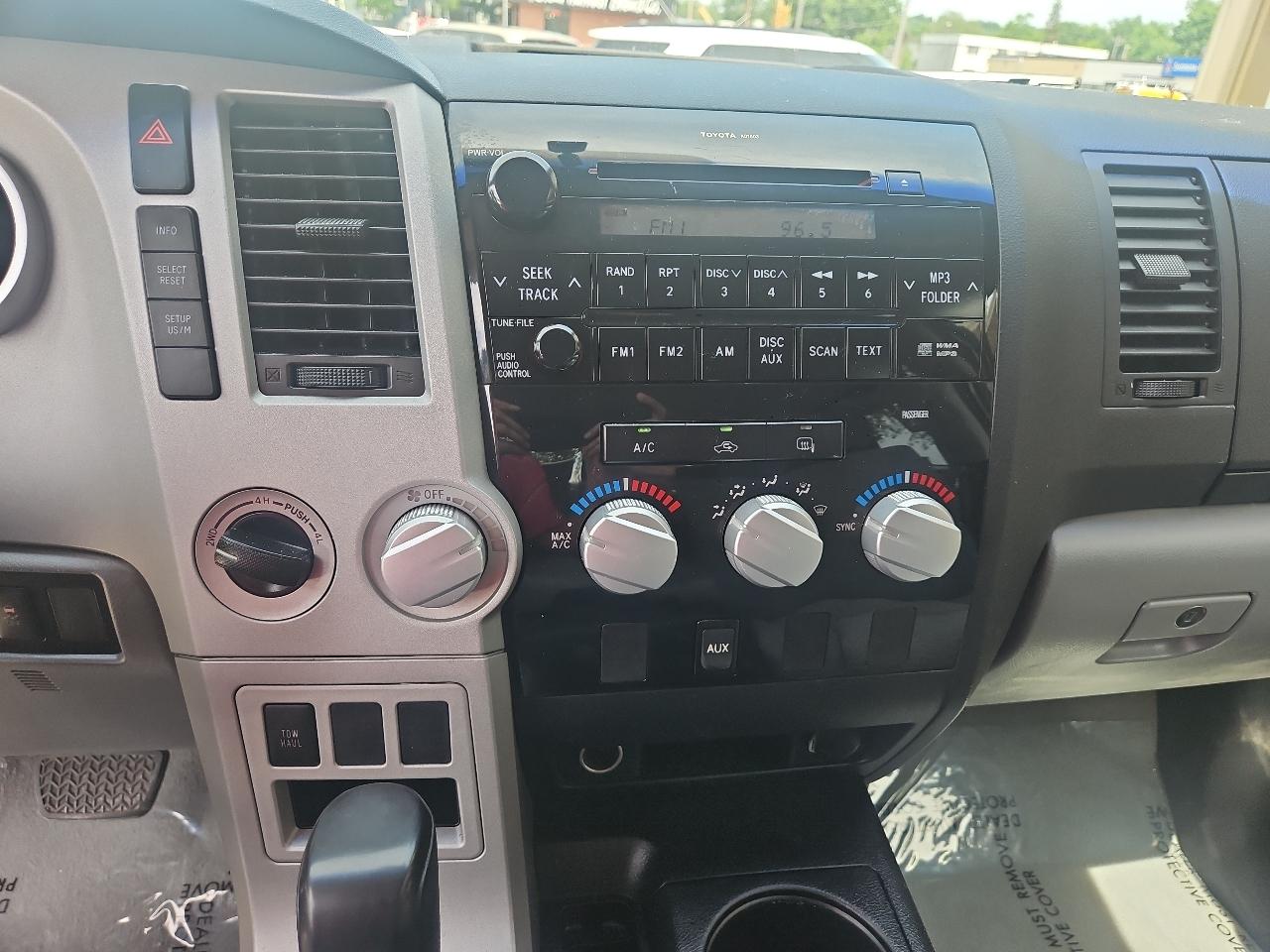 Toyota Tundra 4WD Double 145.7" 5.7L V8 SR5 (Natl 2007