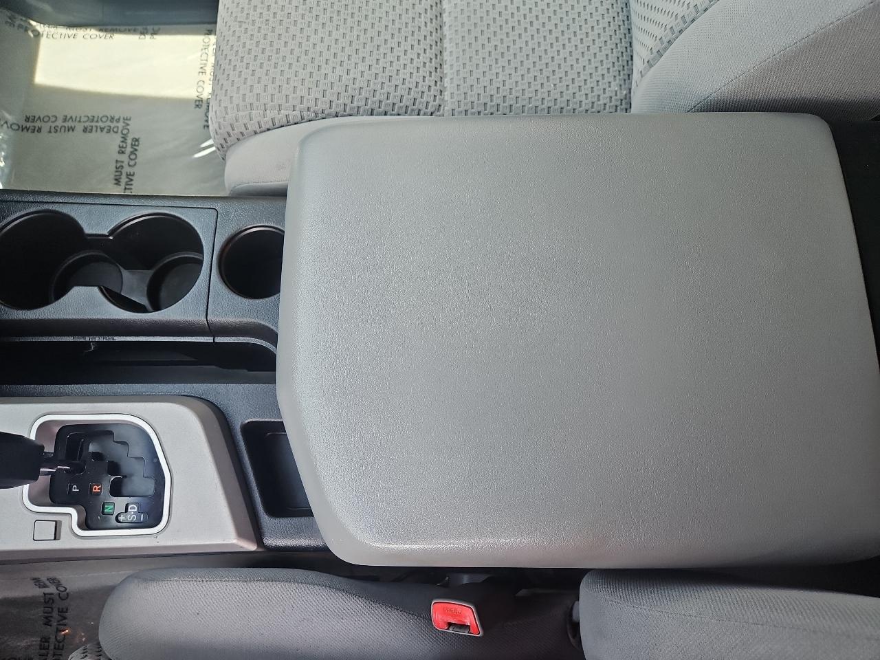Toyota Tundra 4WD Double 145.7" 5.7L V8 SR5 (Natl 2007