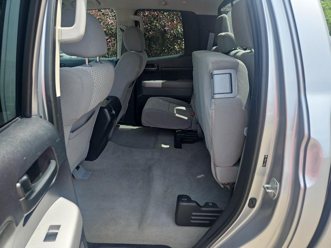 Toyota Tundra 4WD Double 145.7" 5.7L V8 SR5 (Natl 2007