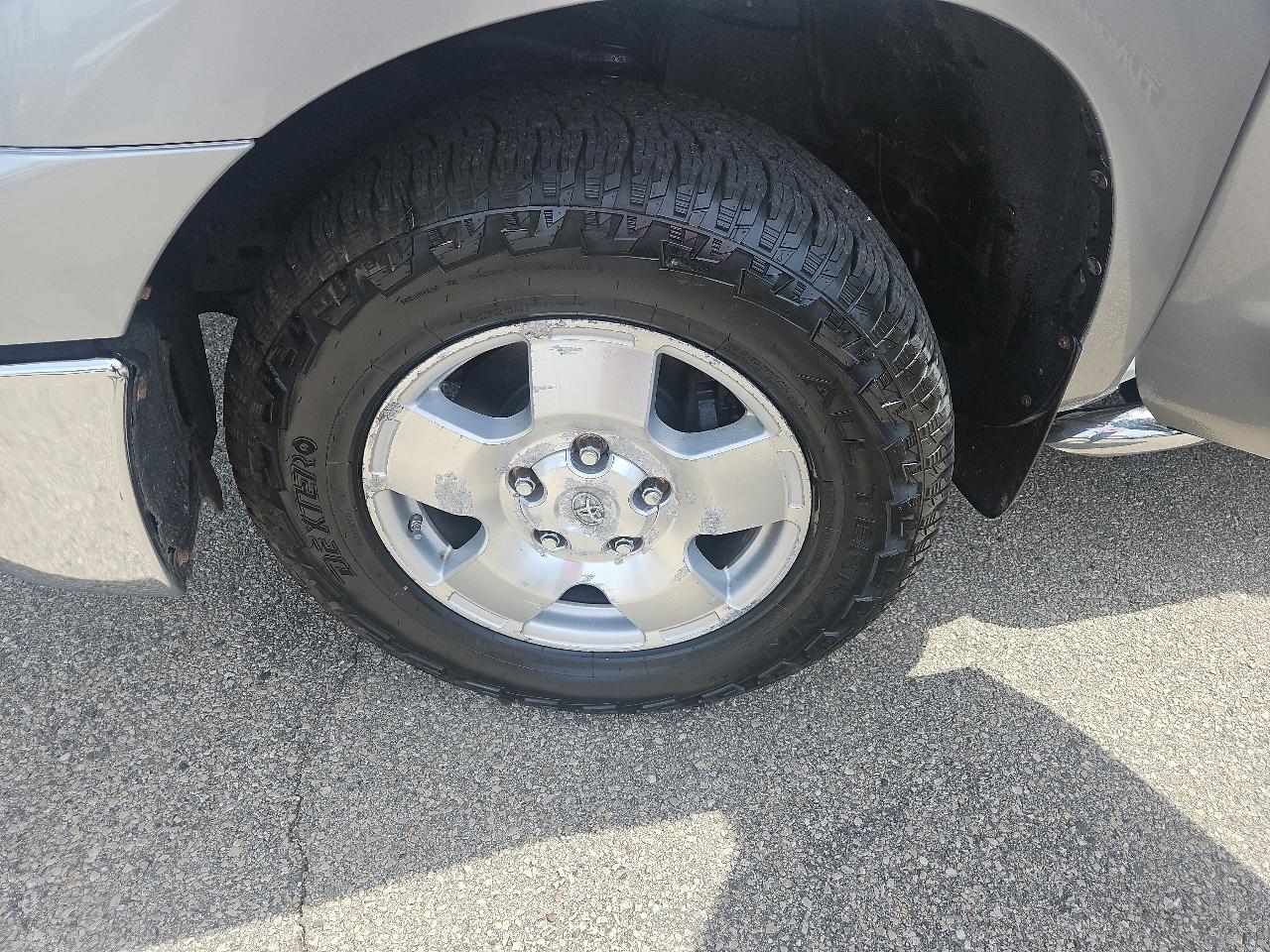 Toyota Tundra 4WD Double 145.7" 5.7L V8 SR5 (Natl 2007
