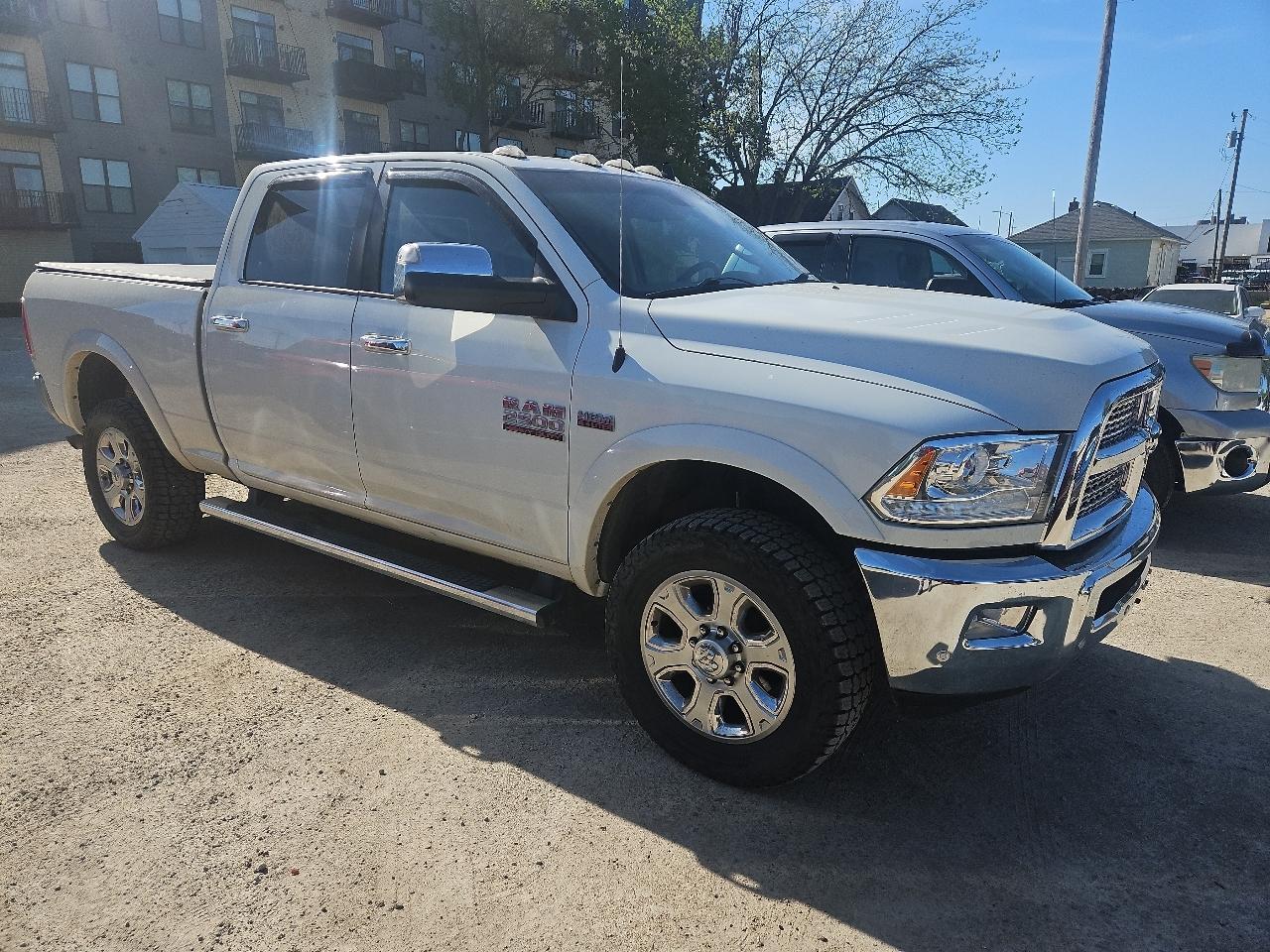 RAM 2500 Laramie 4x4 Crew Cab 6'4" Box 2017