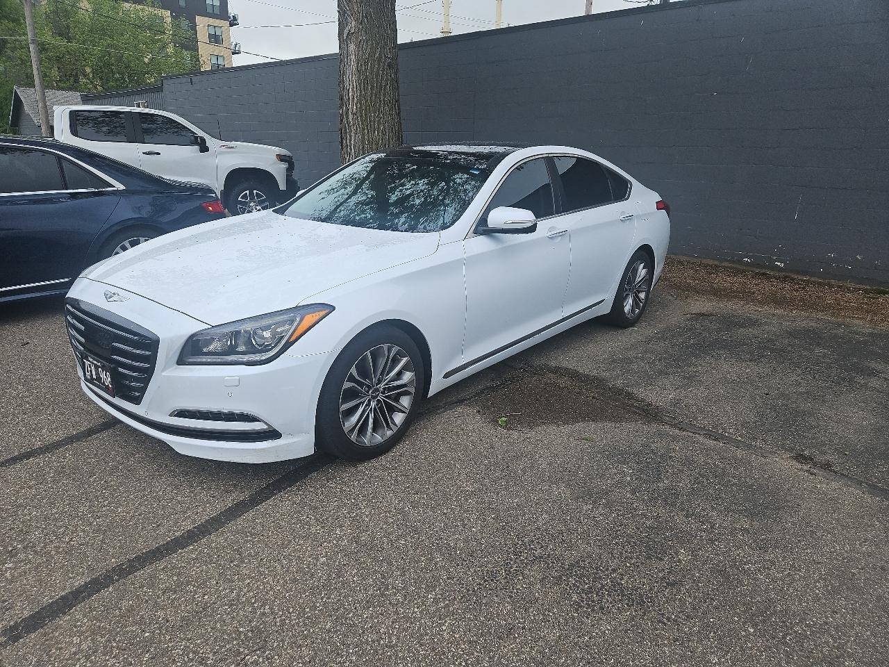 Hyundai Genesis 4dr Sdn V6 3.8L AWD 2015