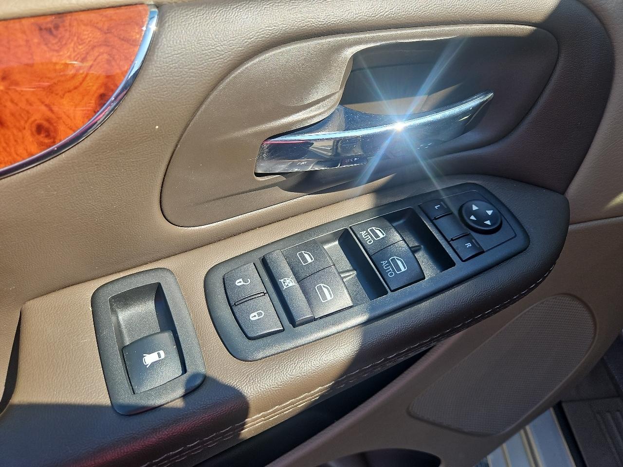 Chrysler Town & Country 4dr Wgn Touring 2014