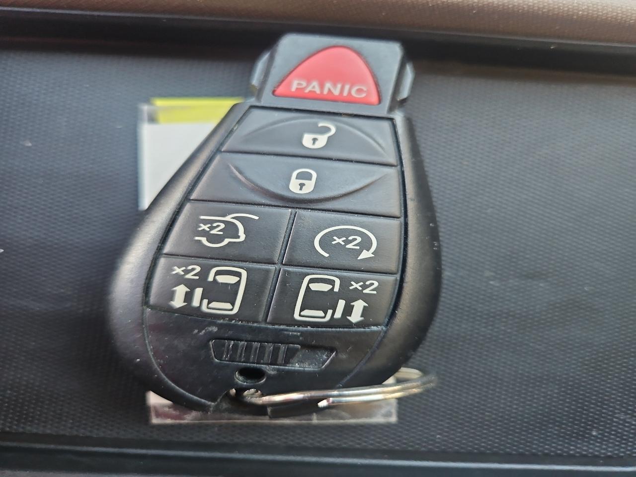 Chrysler Town & Country 4dr Wgn Touring 2014