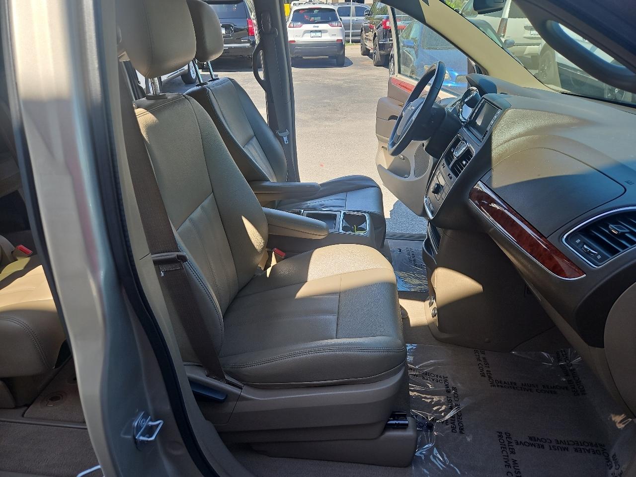 Chrysler Town & Country 4dr Wgn Touring 2014