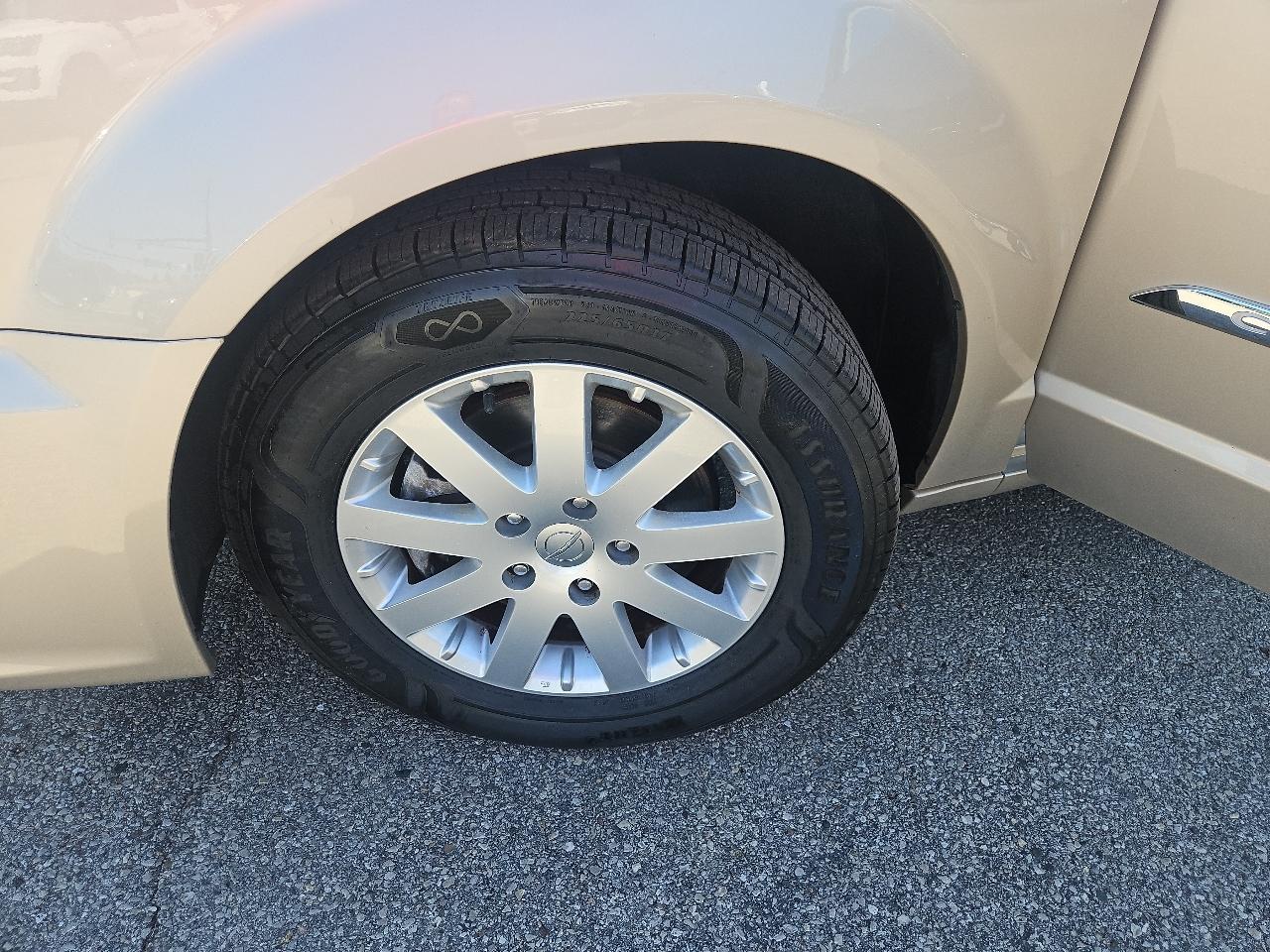 Chrysler Town & Country 4dr Wgn Touring 2014
