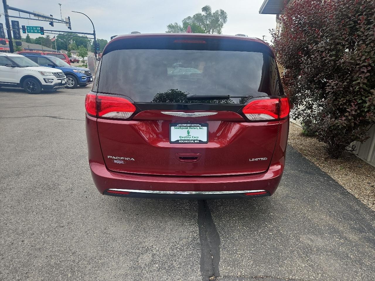 Chrysler Pacifica Limited FWD 2017