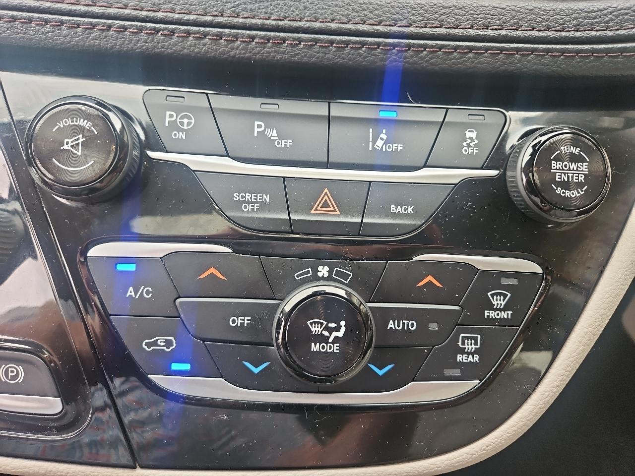 Chrysler Pacifica Limited FWD 2017