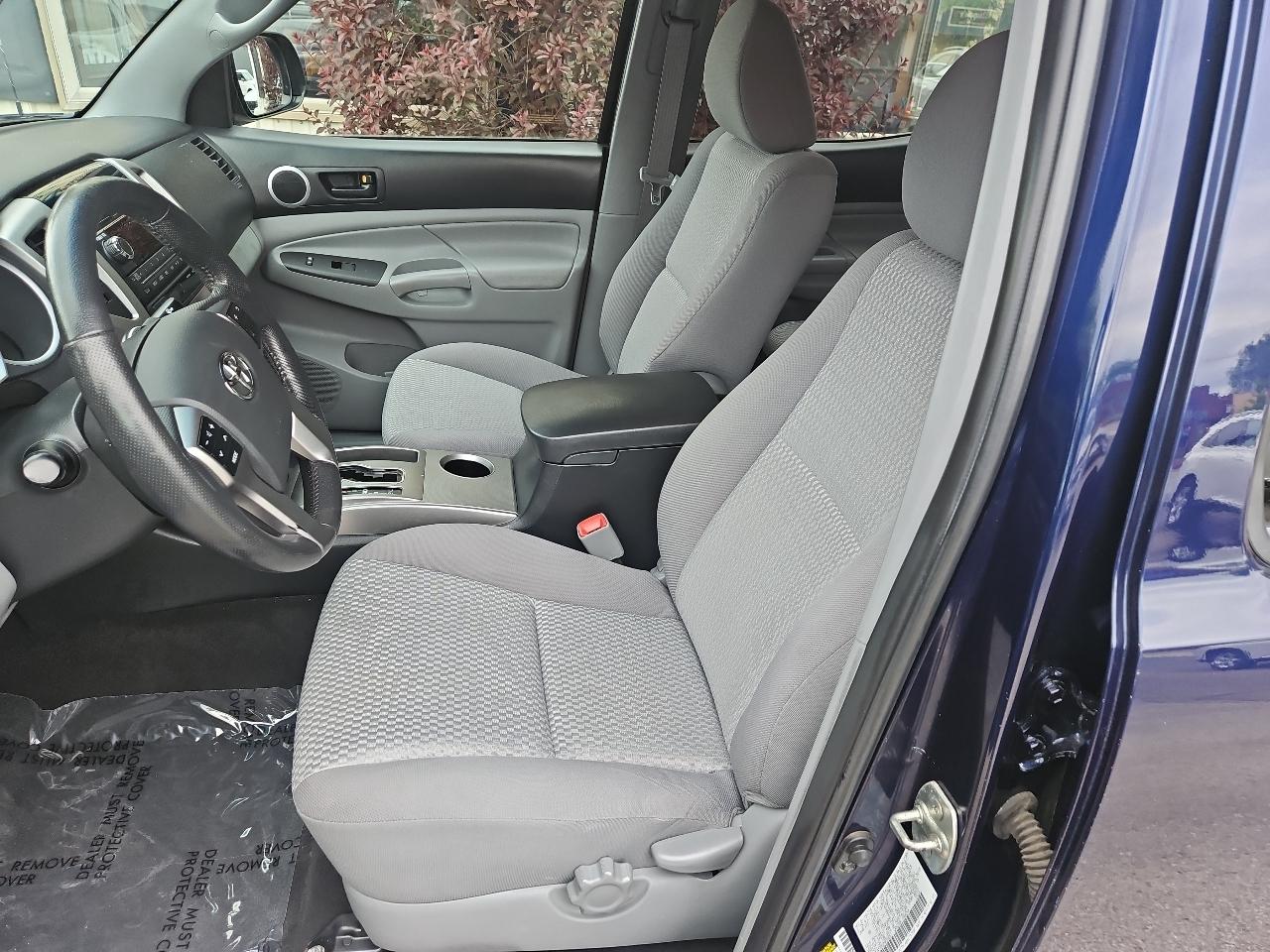 Toyota Tacoma 4WD Double Cab LB V6 AT (Natl) 2012