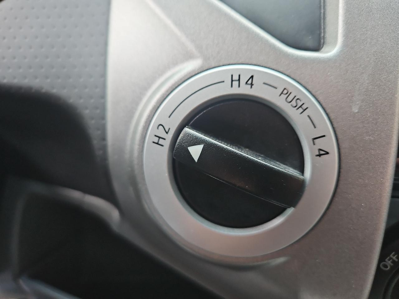 Toyota Tacoma 4WD Double Cab LB V6 AT (Natl) 2012