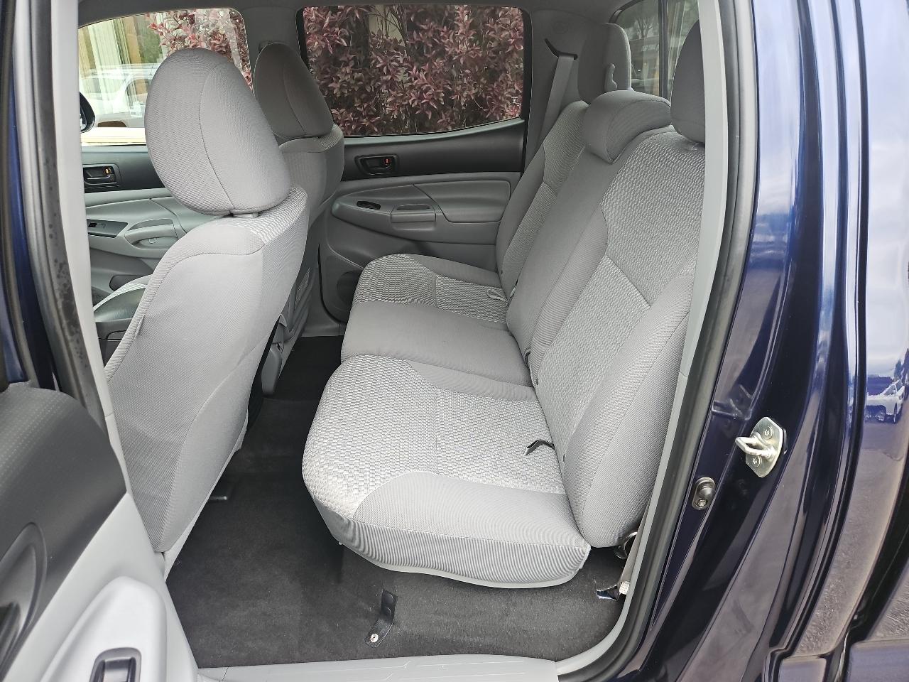Toyota Tacoma 4WD Double Cab LB V6 AT (Natl) 2012