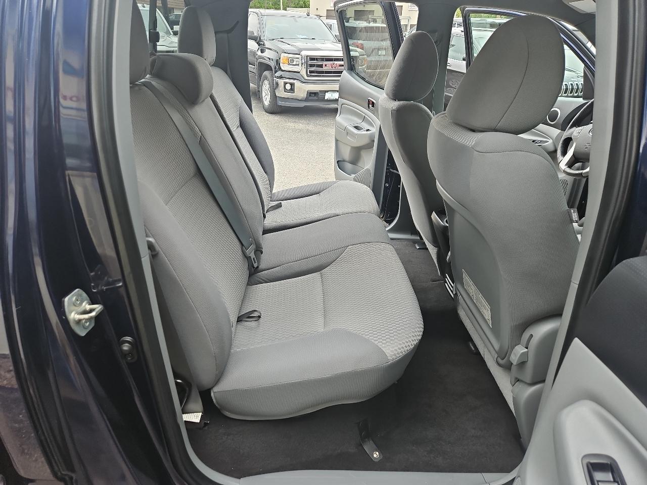 Toyota Tacoma 4WD Double Cab LB V6 AT (Natl) 2012