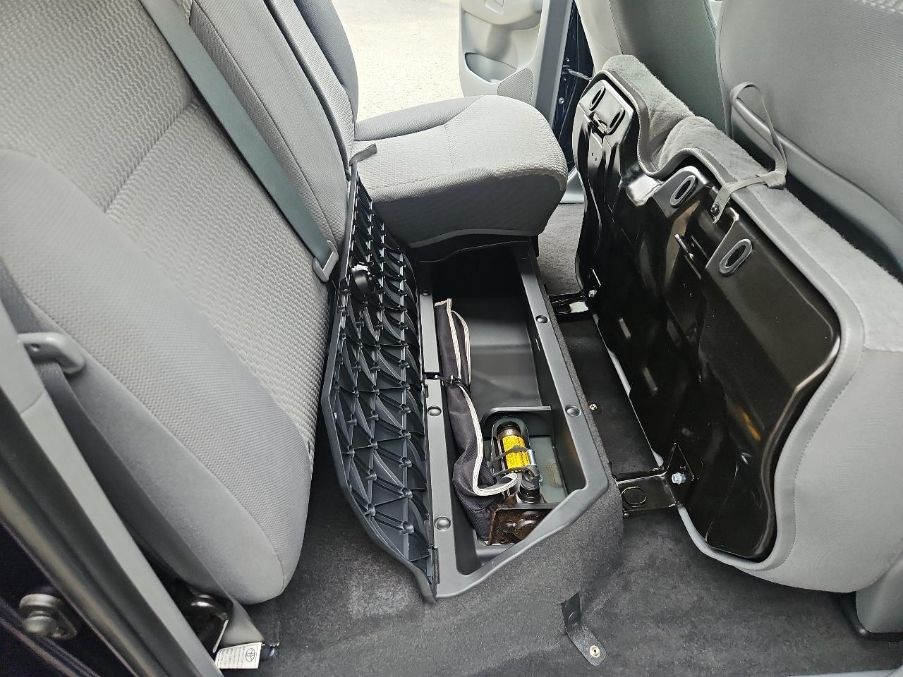 Toyota Tacoma 4WD Double Cab LB V6 AT (Natl) 2012