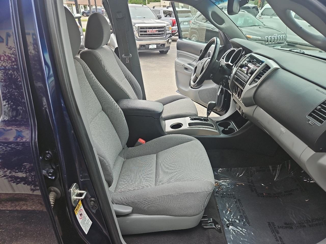 Toyota Tacoma 4WD Double Cab LB V6 AT (Natl) 2012